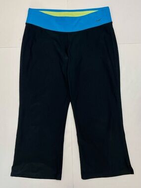 Nike Fit Dry Black Capri Women’s Pants with Blue Waistband Size Large
